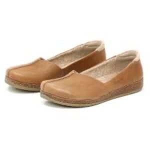 Women's Tan Flats